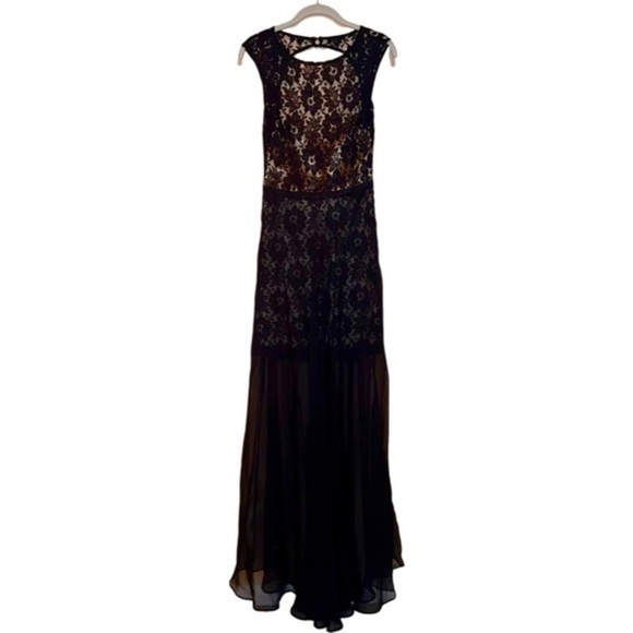 #002 🥀 Black & Gold Backless Dress - Picture 2 of 12